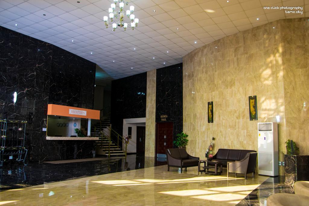 Crismon Hotel Tema Luaran gambar