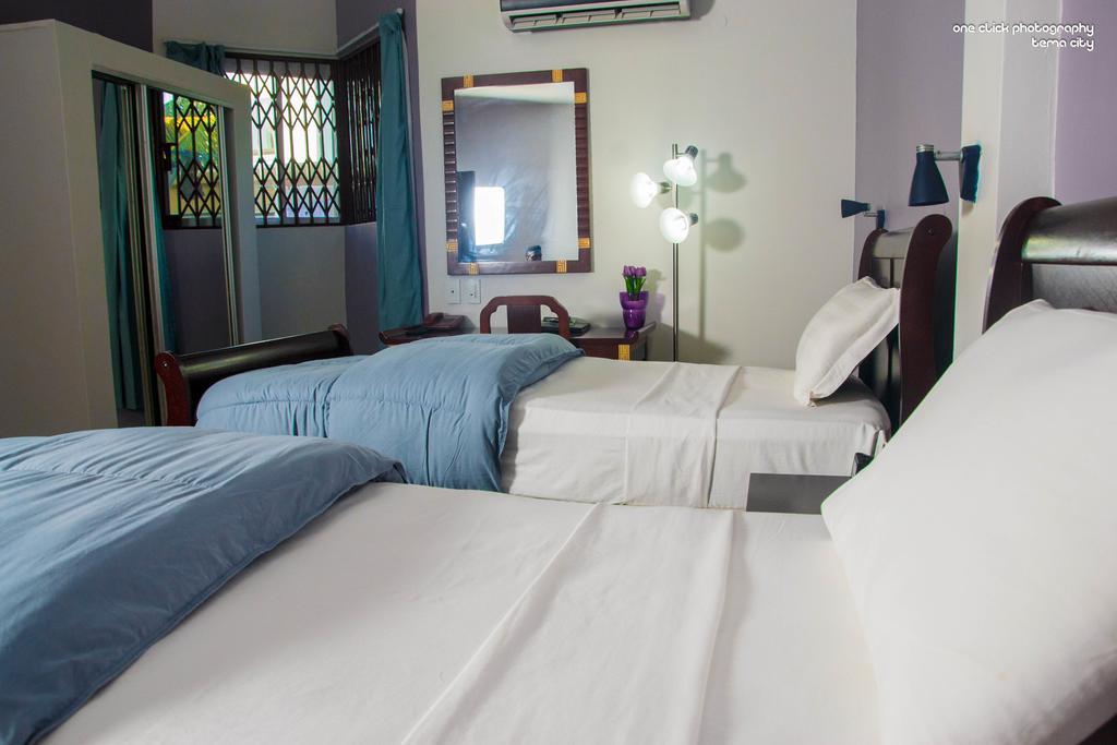 Crismon Hotel Tema Luaran gambar