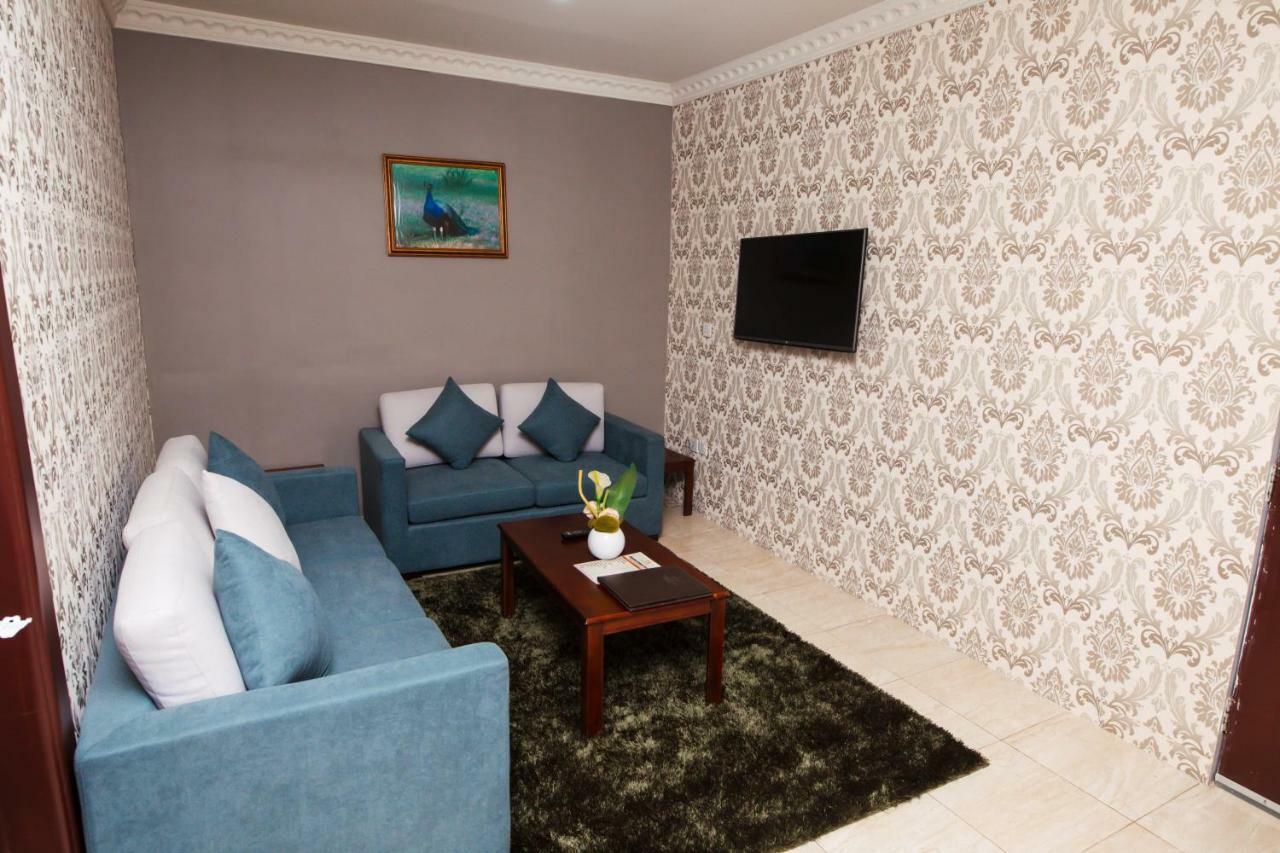 Crismon Hotel Tema Luaran gambar